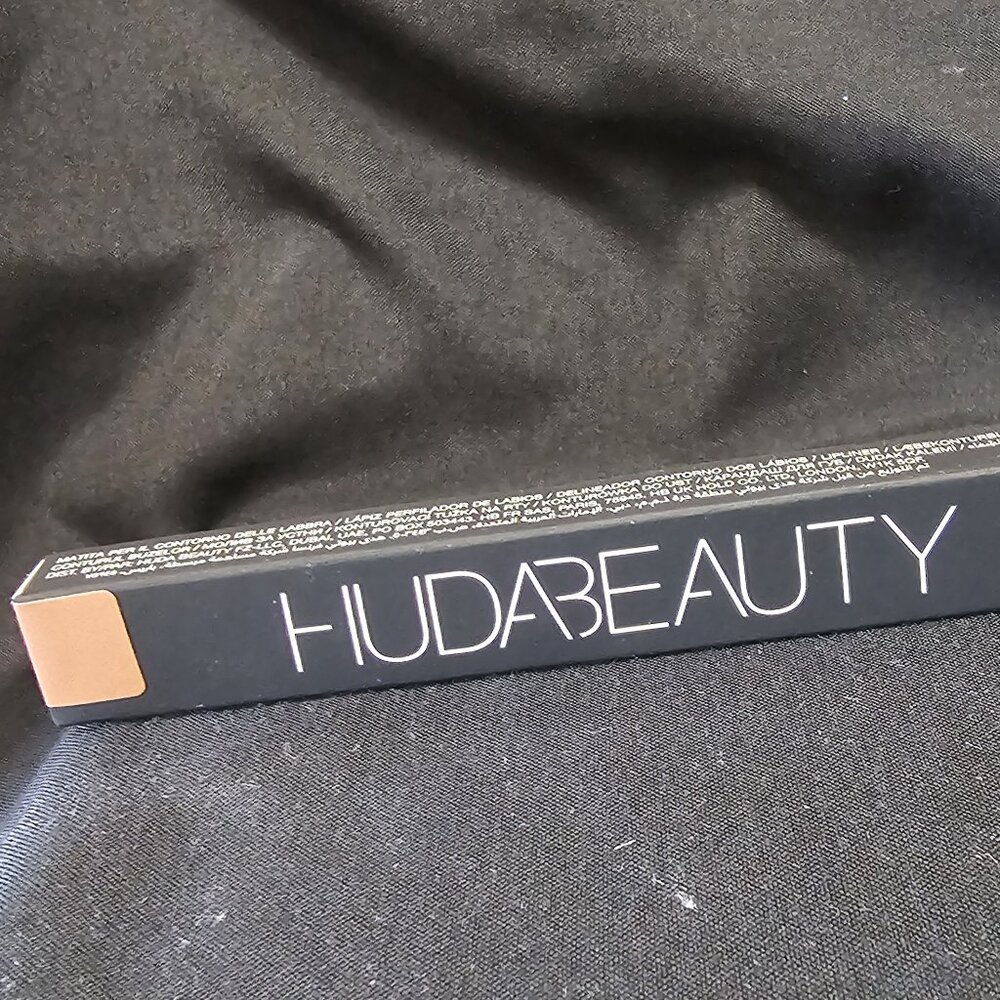 HUDA BEAUTY Lip Contour 2.0 Automatic Matte Lip Pencil